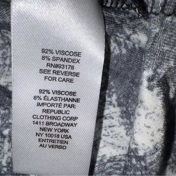 Truth Black and White Fitted Mock Neck Graphic Long Sleeve Top w/ Viscose - Picture 4 of 5